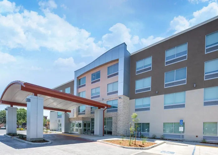 Holiday Inn Express & Suites Chico By Ihg