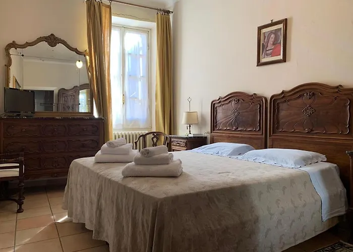Hoteles en Pieve di Teco