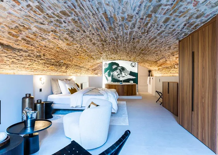 Legend Majestic SPA - Insolite&Unique - Champagne - Parking privé Bourg-en-Bresse