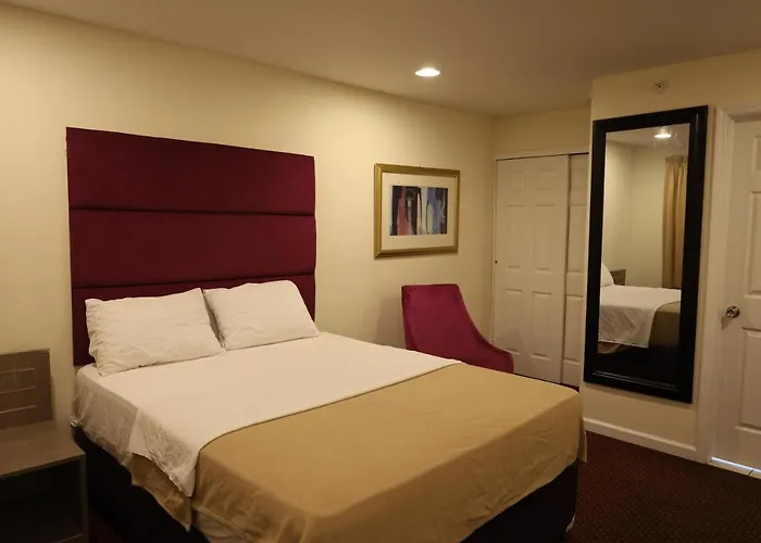 Hotels in Warwick