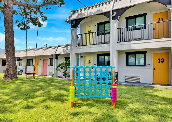Warrenton Hotels