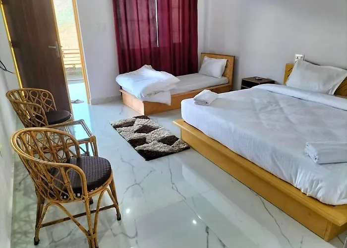 Guptkashi Hotels