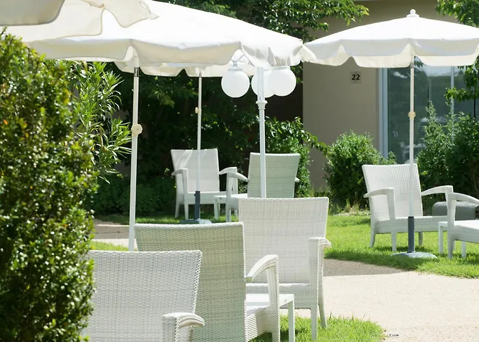 Doue-la-Fontaine Hotels