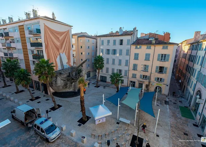 Budgetbnb 35, Sur les toits de Toulon