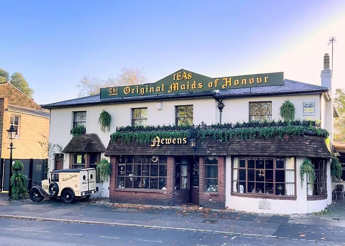 Hotels in Saint Kew
