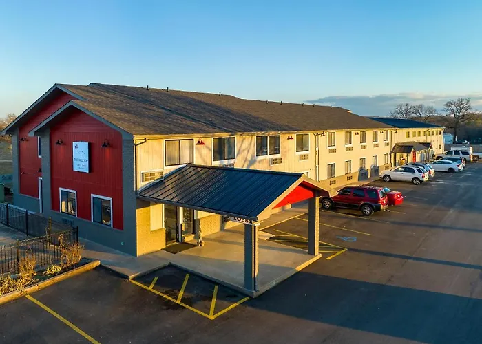Hilltop Inn & Suites Grove