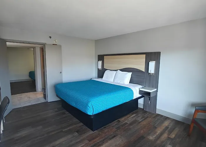 Mountain Vista Inn & Suites - Walking Distance To The Island Pigeon Forge