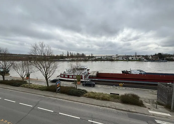 Conflans-Sainte-Honorine Hotels
