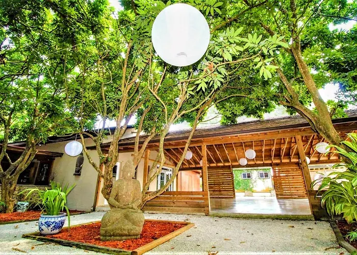 Serene Bird Tiny House Retreat In Japanese Garden
