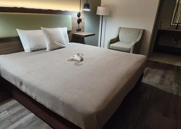Perry Hotels