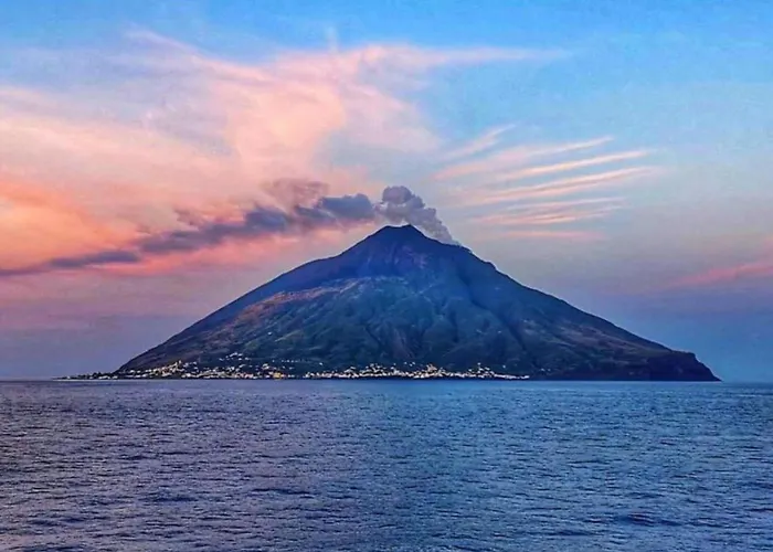 Stromboli Suite Apartment With Terrace Volcano & Sea View
