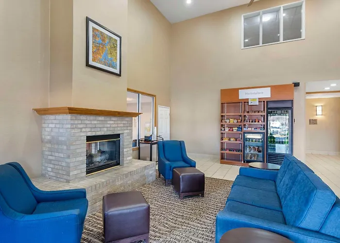 Comfort Suites Normal University Area Bloomington