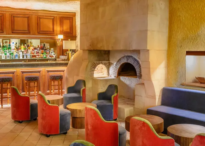 Rochecorbon Hotels
