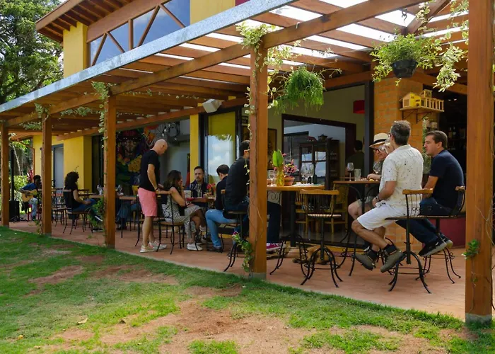 Hotéis de Espírito Santo do Pinhal