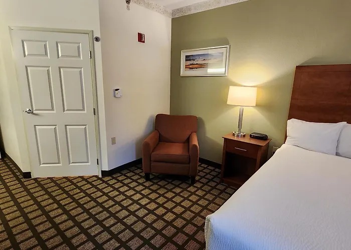 Mackinaw City Hotels With Pool