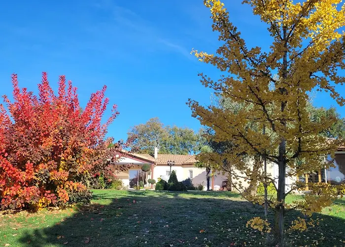 LE CLOS CASTEL -Chambre d'hôtes - Gîte équipé Casteljaloux