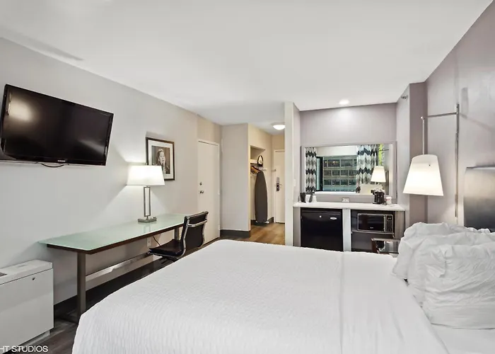 Comfort Inn & Suites Baltimore Inner Harbor
