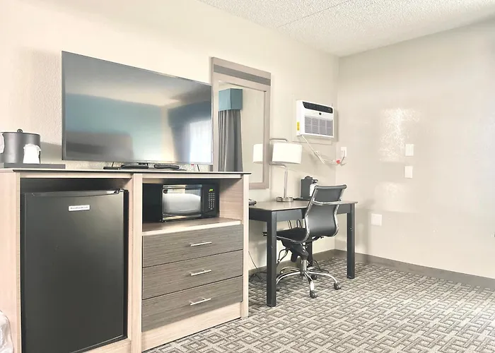 Days Inn & Suites By Wyndham Spokane