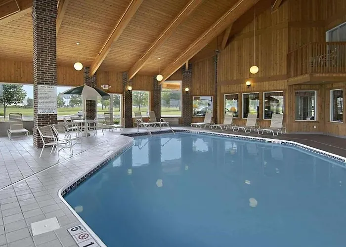 Baymont By Wyndham Columbus/Rickenbacker Hotel