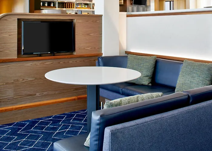Courtyard By Marriott Memphis Airport Hotel