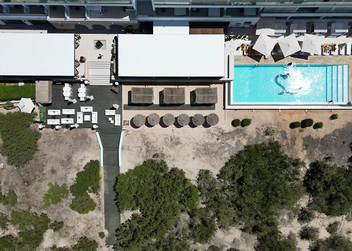 Hoteles en Cala Saona