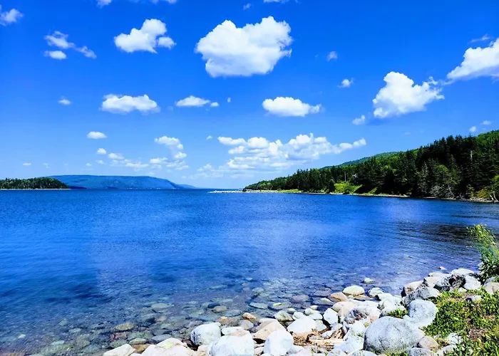 Baddeck Hotels