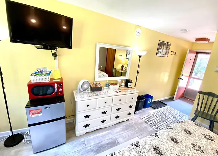 Snowdon Chalet Motel Londonderry