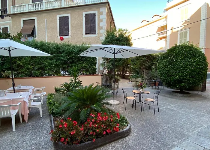 Albergo Fiorenza&Banksia Meublè Alassio