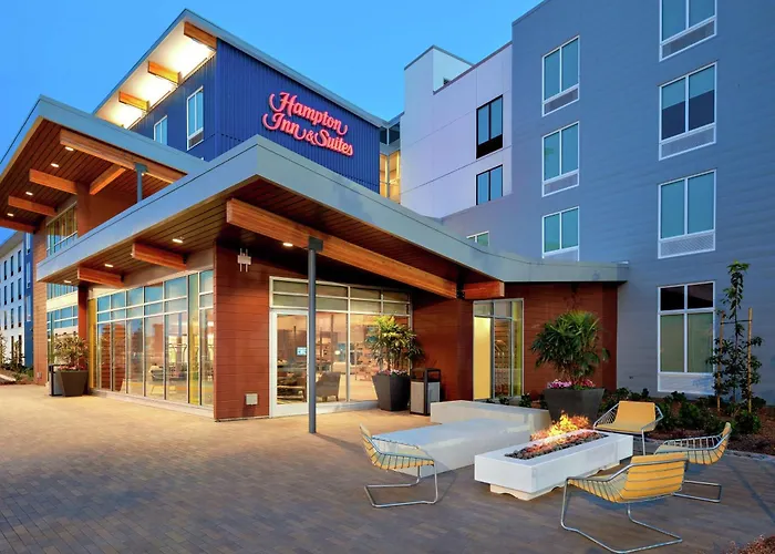 Hampton Inn & Suites San Diego Airport Liberty Station