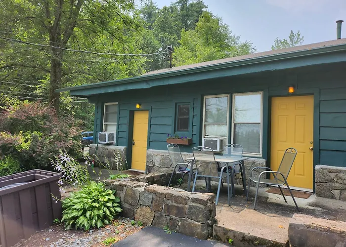 Adirondack Diamond Point Lodge