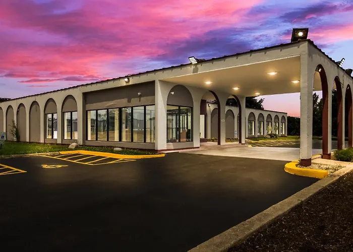North Aurora Hotels