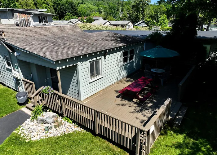 Lake George Diamond Cove Cottages, Cabins, & Hotel