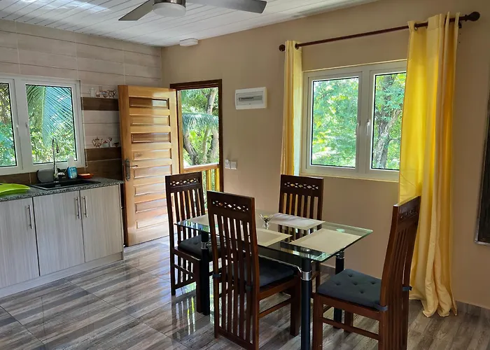 Chloe'S Cottage Self-Catering La Digue 