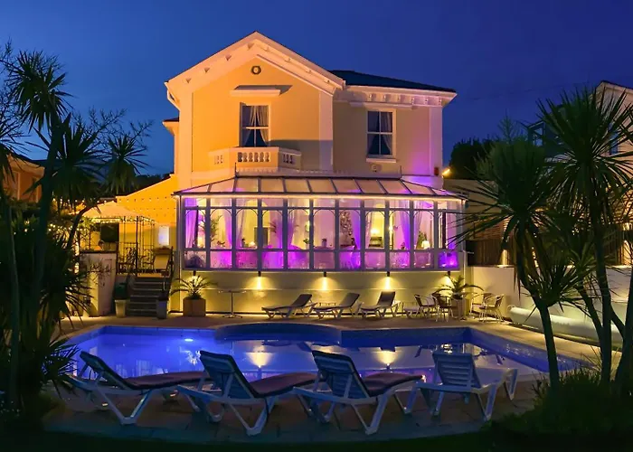 Dartmouth Hotels With Pool