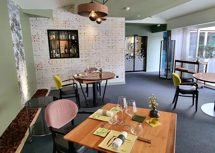 Hotels in Charmes-sur-Rhone