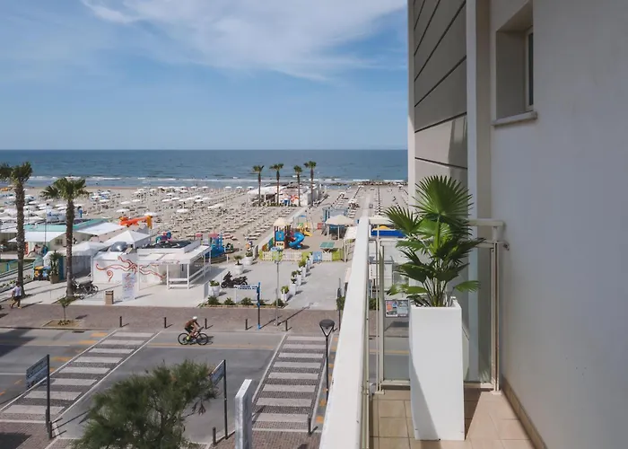 Hotel Augustus- Direttamente sul mare Misano Adriatico
