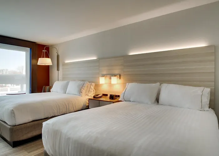 Holiday Inn Express & Suites Galesburg By Ihg