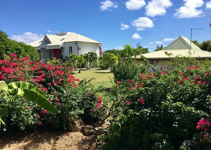 Résidence Le Vallon Guadeloupe Parc Piscine Appartements&Studios&Services hôteliers à la carte