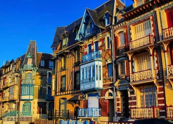 Chambre lit King Size avec balnéo et grand balcon, vue panoramique, 300 mètres plage Mers-les-Bains