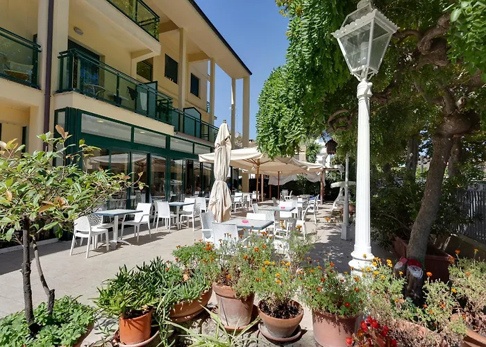Hotel Gadames - Lunch On The Beach Cervia