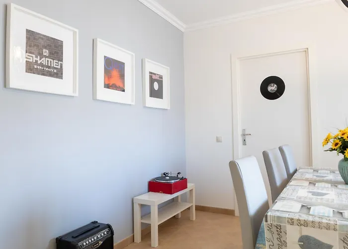 Vinyl Flat Bed & Breakfast - Rooms