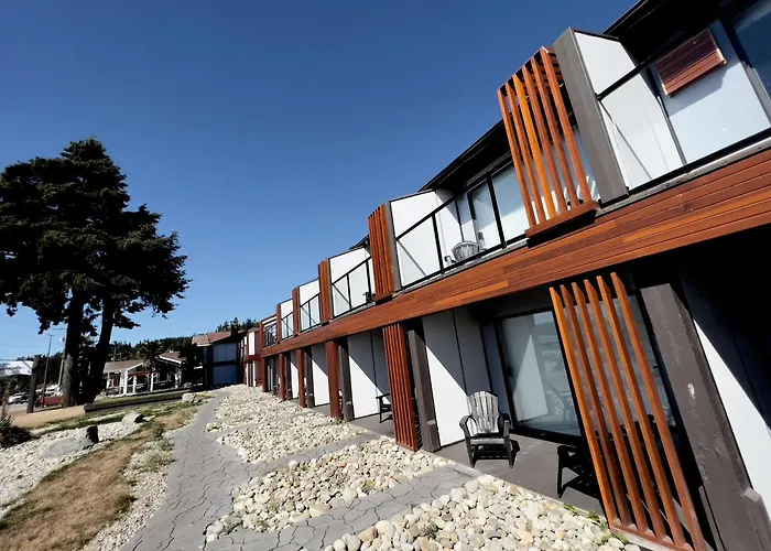 Sechelt Hotels