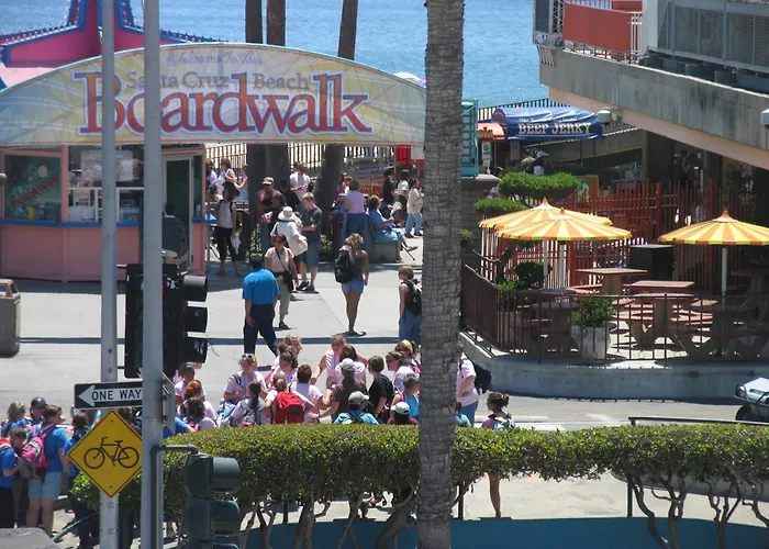Santa Cruz Hotels
