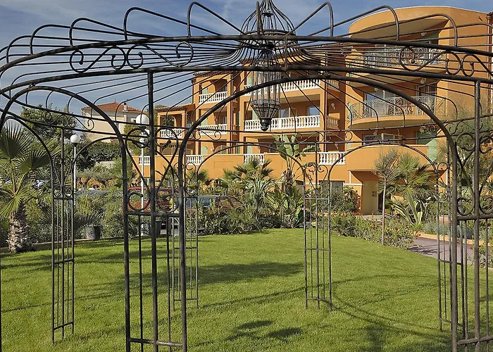 Appart Hotel Lou Castelet Carros