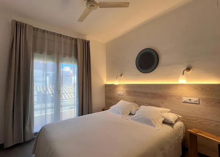 Hostal ROM Familiar Rosas