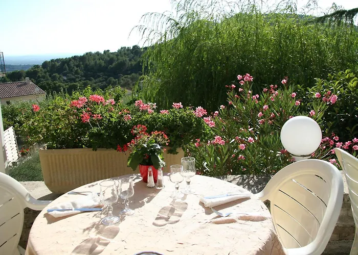 Le Barroux Hotels