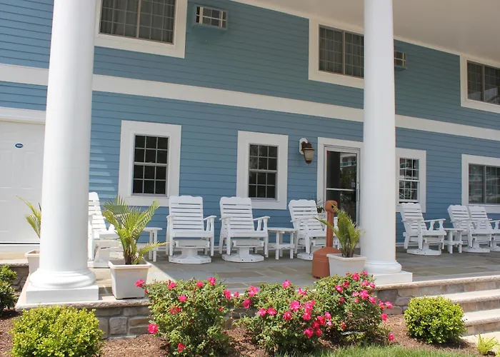 Commander Beach House Hotel