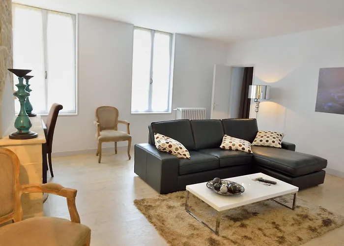 Celles-sur-Belle Hotels