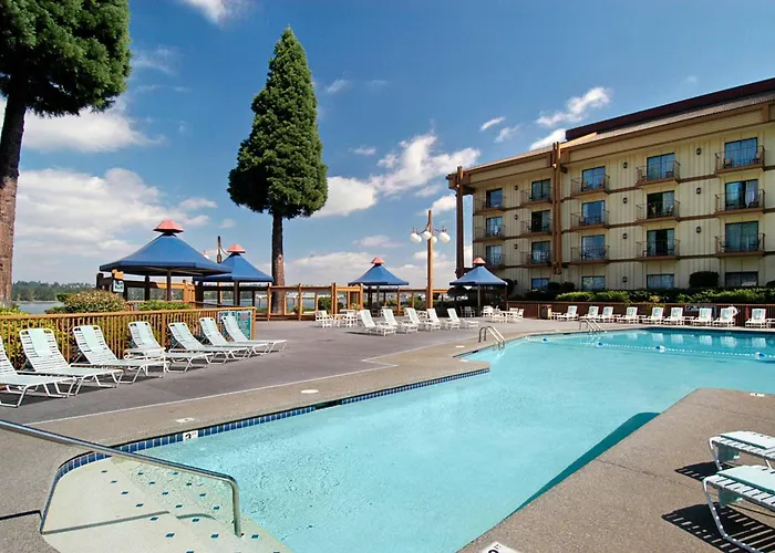 Holiday Inn Portland - Columbia Riverfront By Ihg