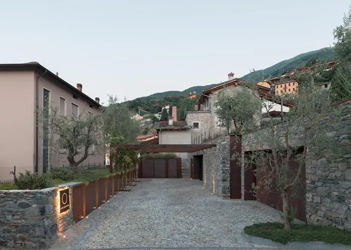 Hotels in Cremia